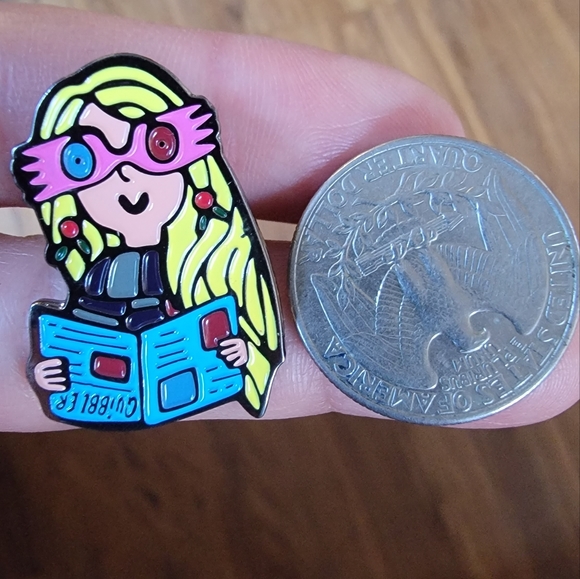 Harry Potter Luna Lovegood Quibbler Magazine Enamel Pin - Picture 2 of 3